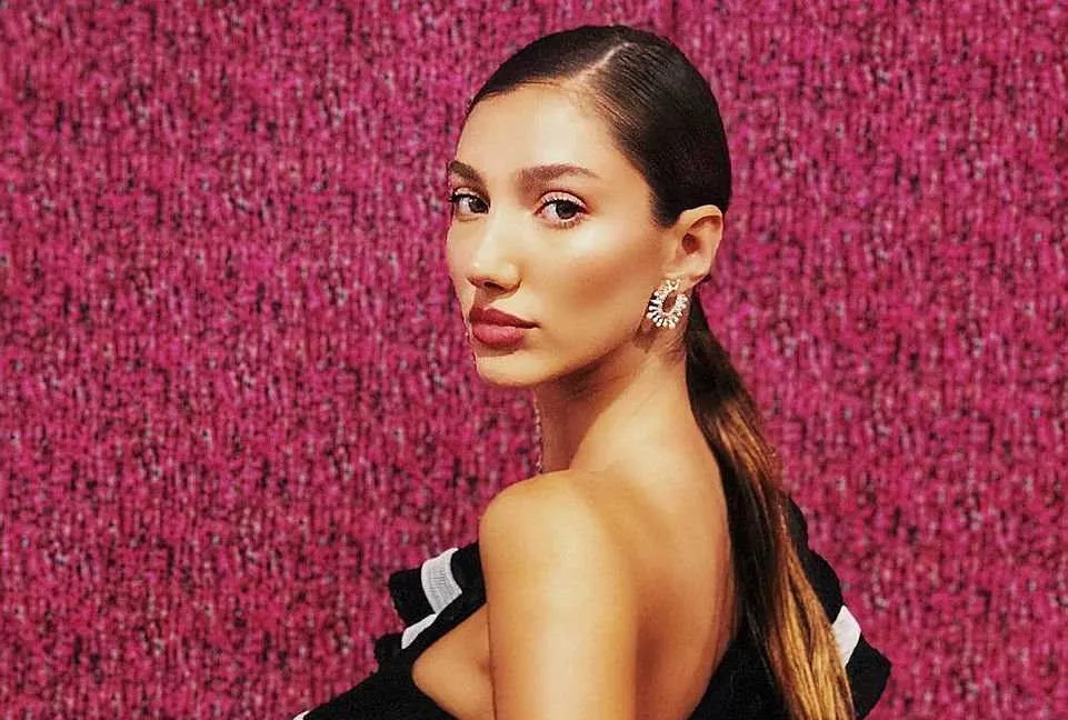 Paris’te servet harcadılar