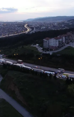 TEM'de kilometrelerce kuyruk oluşturan kaza