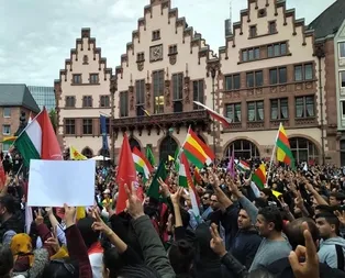 Almanya Kölnde skandal görüntü! PKKlılar YPG flamaları ile eylem yaptı