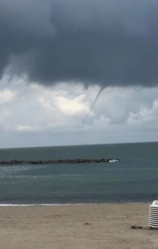 Son dakika: Sakarya'da denizde hortum paniği: Kıyıya ulaşmadan yok oldu