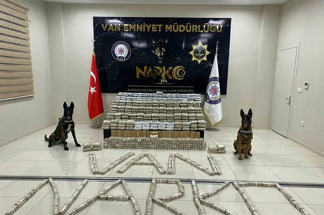 Van'da 478 kilo 500 gram uyuşturucu ele geçirildi: 2 gözaltı