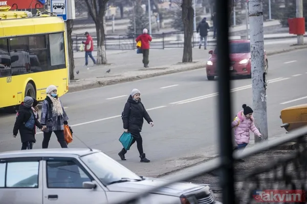 SON DAKİKA: Rusya Ukrayna'yı işgal ediyor! Savaştan en çarpıcı fotoğraflar: Halk metro istasyonlarına kaçtı... Gözlerde korku var - 29