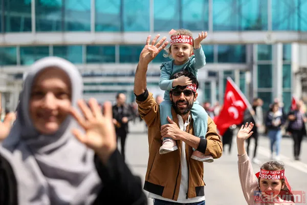 Gün vatan günü! İstanbul'da kutlu zaferin ayak sesleri: Milli irade direnişin sembolü Atatürk Havalimanı'nda Başkan Erdoğan'ı kucakladı - 12
