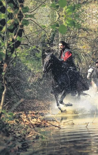 Kuruluş Osman ilk bölümünde destan yazdı