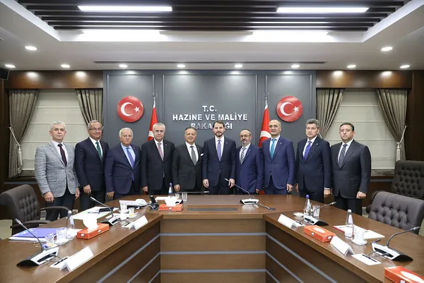 Son dakika: Bakan Albayrak TİM heyetiyle görüştü-1