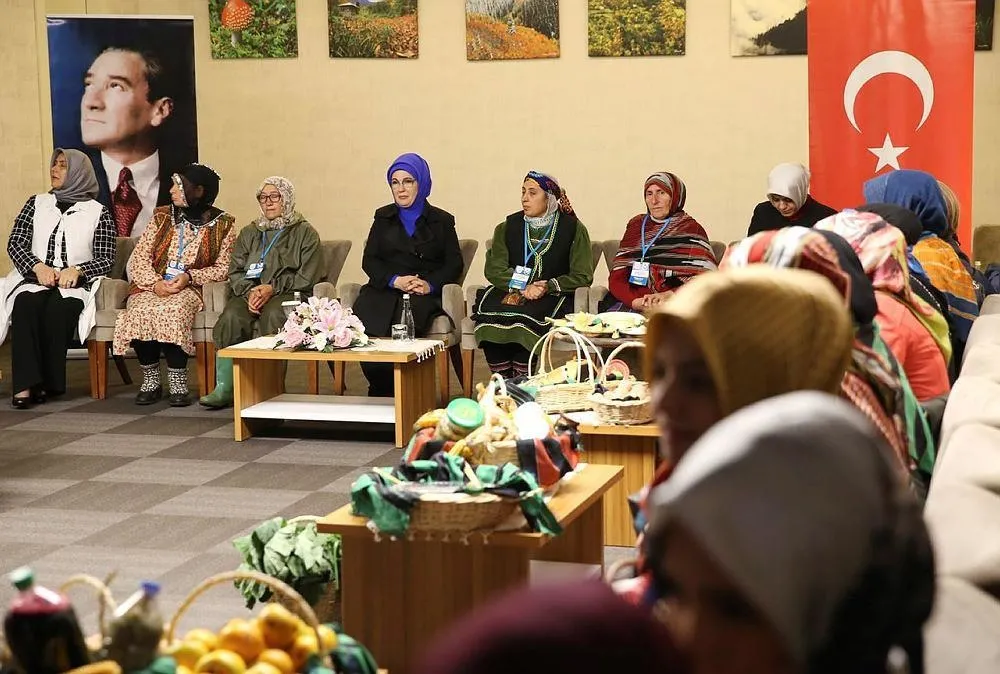 Emine Erdoğan, kadın çiftçilerle bir araya geldi-1