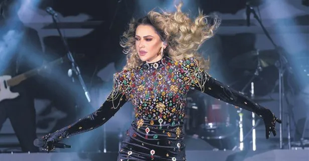 Sahnede Hadise var!