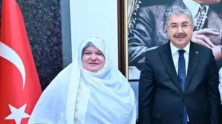 basortusu-ve-salvar-dusmaninin-ipini-cektiler-mihalgazi-belediye-baskani-zeynep-gunesi-hedef-alan-mehmet-emin-1770730593530.jpeg Başörtüsü ve şalvar düşmanının 'İP'ini çektiler! Mihalgazi Belediye Başkanı Zeynep Güneş'i hedef alan Mehmet Emin Korkmaz ihraç edildi-3