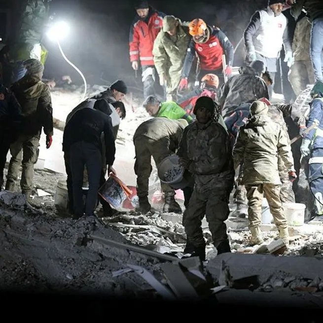 Kasapoğlu deprem bölgelerinde vatandaşların yiyecek, içecek ve barınma ihtiyaçlarını karşılayabilecekleri tesisleri paylaştı