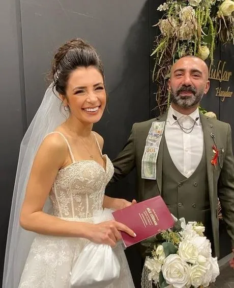 ask-tazelediler-1689884055670.jpeg Boşandı boşanıyorlar derken oyuncu Metin Yıldız ve eşi Ceylan Yılmaz aşk tazeledi!-2