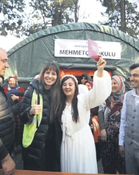 rihannaya-kurk-tepkisi-petadan-dunyaca-unlu-yildiza-turkiye-cagrisi-1677455698102.jpeg Rihanna'ya kürk tepkisi! PETA'dan dünyaca ünlü yıldıza Türkiye çağrısı-6