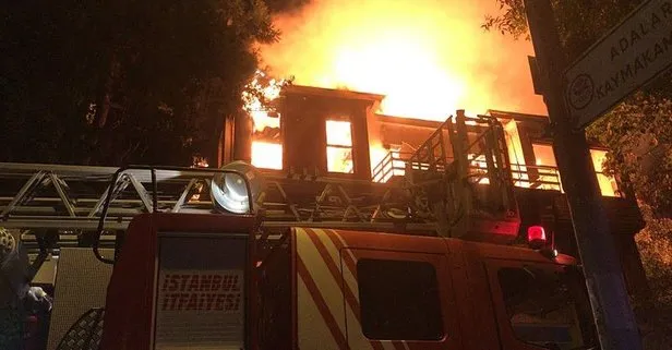 Büyükada’da korkutan yangın! Deniz yoluyla destek geldi yangın söndürüldü