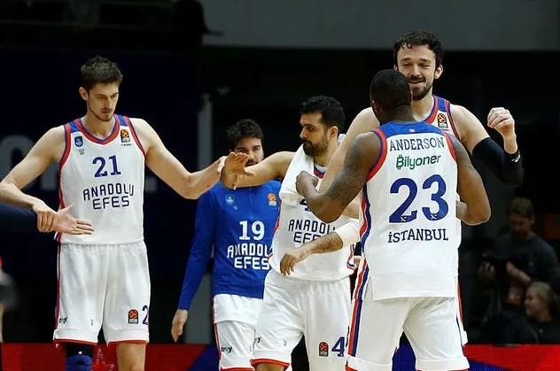 Anadolu Efes durdurulamıyor! CSKA Moskova: 80 - Anadolu Efes: 82 (MAÇ SONUCU)