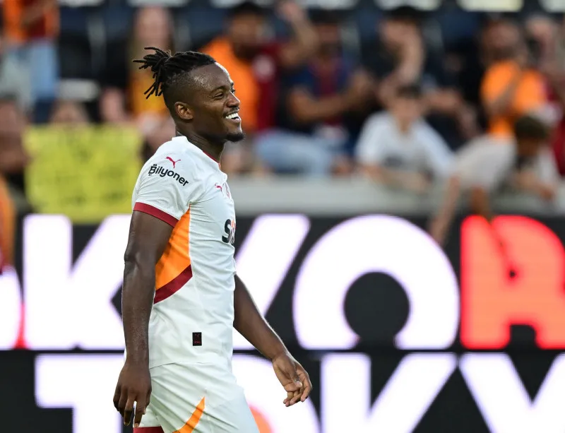 Galatasaray'ın yıldızı İngiltere'ye uçtu! Ada basını görüşeceği takımları yazdı - 3