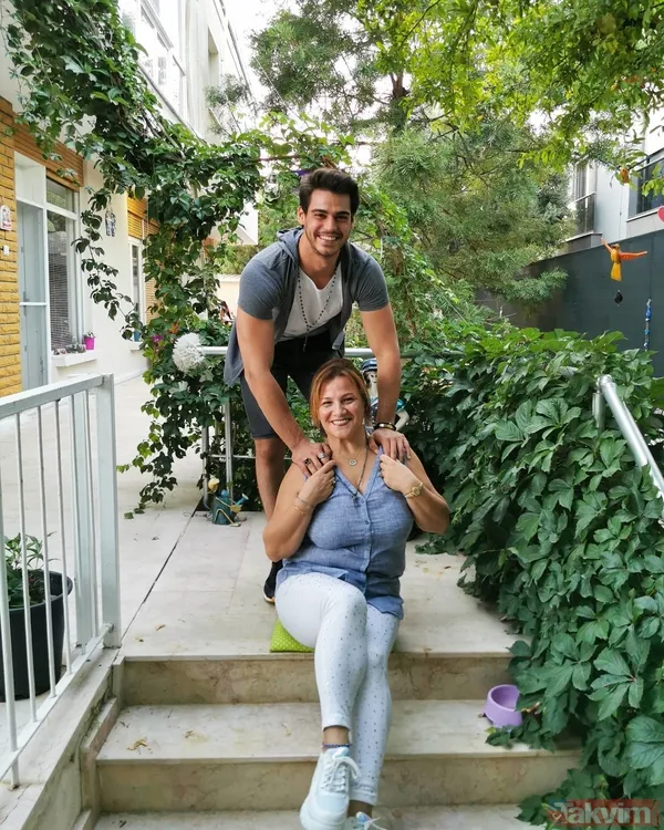 Yalnız Kurt’un Altay'ı Hasan Denizyaran’ın ‘Benden genç duruyor’ dediği annesine bakın! Gören ablası sandı güzelliğiyle mest etti - 20