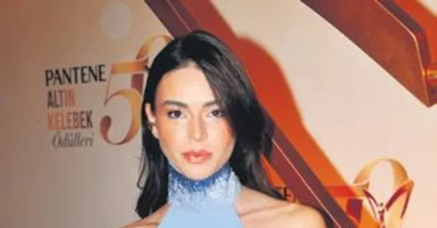 Milli atlet ve 2023 Türkiye Güzeli Selin Soydan ödül töreninde büyüledi!