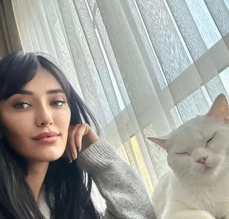 astroloh-meral-guven-gozaltina-mi-alindi-tutuklandi-mi-meral-guven-kimdir-nereli-kac-yasinda-savcilik-harekete-1716817641560.jpeg Astrolog Meral Güven gözaltına mı alındı, tutuklandı mı? Meral Güven kimdir, nereli, kaç yaşında? Savcılık harekete geçti-3