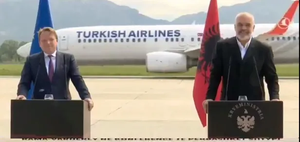 abnin-basin-toplantisina-thy-ucagi-damga-vurdu-1620246763281.jpg AB'nin basın toplantısına THY uçağı damga vurdu-1