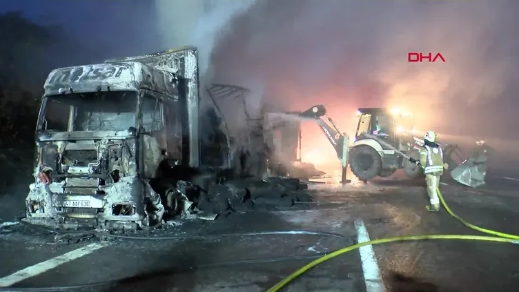 Sarıyer'de seyir halindeki tır alev aldı!