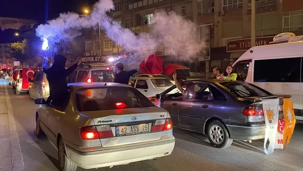 demokrasi-soleni-ak-partililerin-coskusu-sokaga-tasti-1684107469516.jpeg Demokrasi şöleni: AK Partililerin coşkusu sokağa taştı!-5