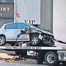 ABD’de araç kalabalığa daldı