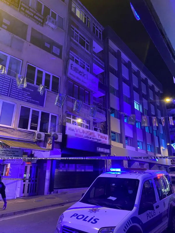 sevgilisiyle-tartisirken-5inci-kattaki-evinin-penceresinden-dusen-trans-birey-oldu-1633473936269.jpg Sevgilisiyle tartışırken 5'inci kattan düşen trans birey öldü-1