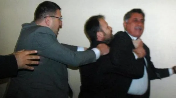 CHP kongresinde yine ortalık karıştı!-1