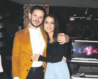 Ünlülerle açtı