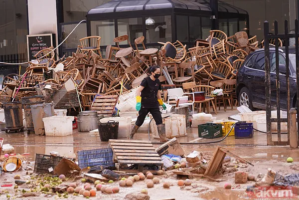 İspanya'da sel felaketinin yaraları sarılmaya çalışılıyor: En az 217 kişi öldü | Katalonya bölgesi de sular altında kaldı - 18