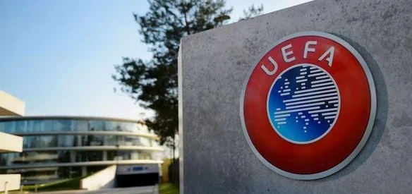 UEFA Kulüp Finansal Kontrol Kurulu Yargı Komisyonu, Galatasaray'ı finansal fair play kriterlerini yerine getirmediği gerekçesiyle UEFA organizasyonlarından 1 yıl men etti.