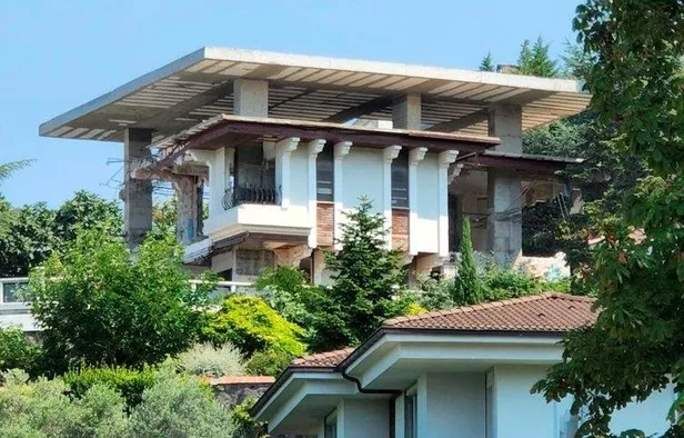 CHP'li İBB Başkanı Ekrem İmamoğlu Halk Tv'nin patronuna göz yumdu mahalleli isyan etti: "Biz çivi çakamıyoruz villa iki katına çıktı"-3