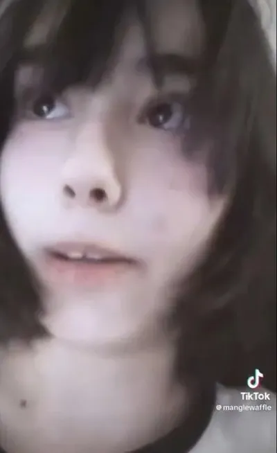 isa-aras-mersinlinin-yeni-goruntuleri-ortaya-cikti-polis-uniformasi-silah-ve-etek-bilgisayarindaki-not-beni-fa-1776409864090.jpeg İsa Aras Mersinli'nin yeni görüntüleri ortaya çıktı: Polis üniforması silah ve etek! | Bilgisayarındaki not: Beni fark etsinler-5