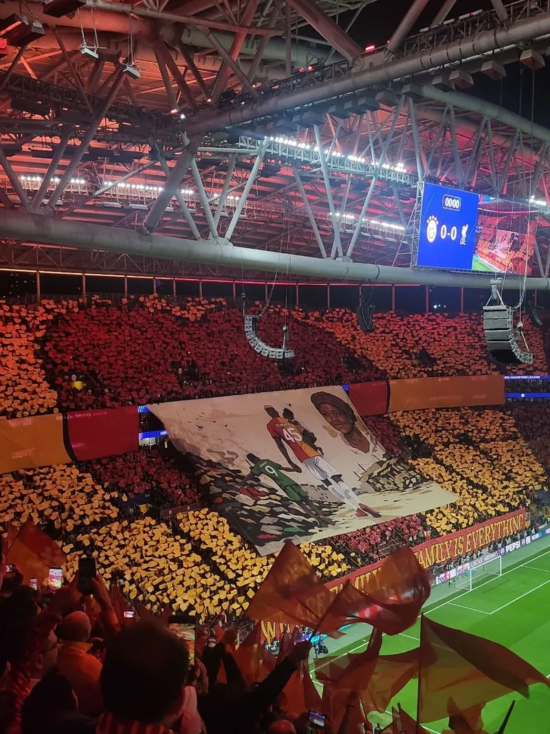 victor-osimheni-aglatan-koreografi-galatasaray-taraftarindan-duygulandiran-goruntu-1773164724247.jpg Victor Osimhen'i ağlatan koreografi! Galatasaray taraftarından duygulandıran görüntü-2