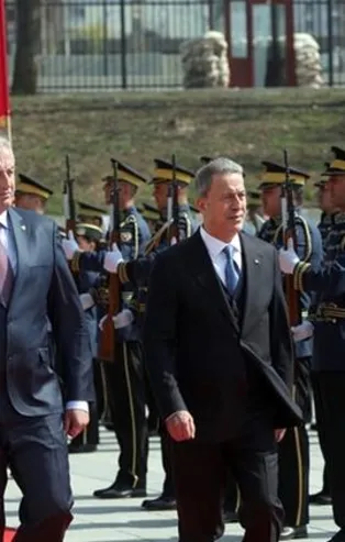 Bakan Akar'dan Kosova'da FETÖ mesajı