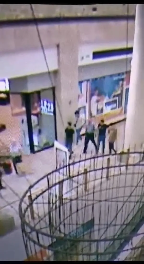 Bayrampaşa'da dehşet anları: AVM'de teröristin çantasındaki patlamanın görüntüleri ortaya çıktı-3