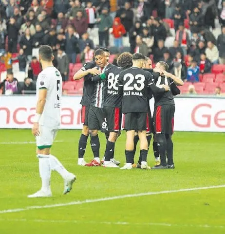 galatasaray-dostluk-turnuvasindaki-ilk-hazirlik-macinda-rayo-vallecanoya-1-0-maglup-oldu-spor-haberleri-1670115843533.jpeg Galatasaray Dostluk Turnuvası'ndaki ilk hazırlık maçında Rayo Vallecano'ya 1-0 mağlup oldu | Spor haberleri-21