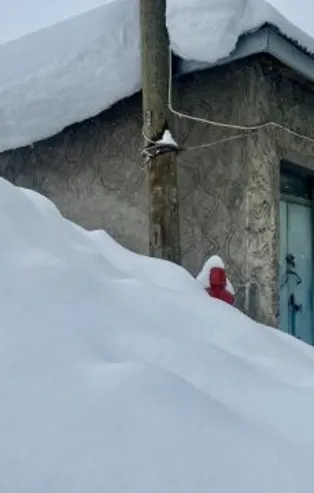 Ağrı’da evler kara gömüldü