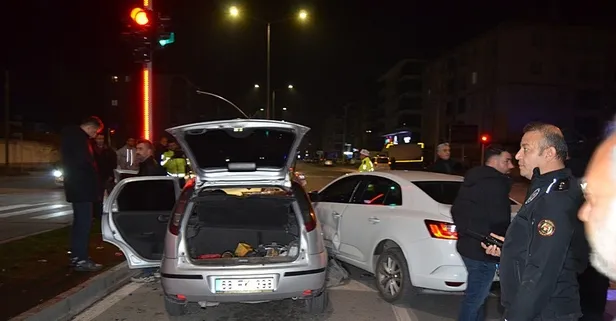 İhtara uymayan alkollü sürücü Emniyet Müdürü Yardımcısının aracına çarptı!