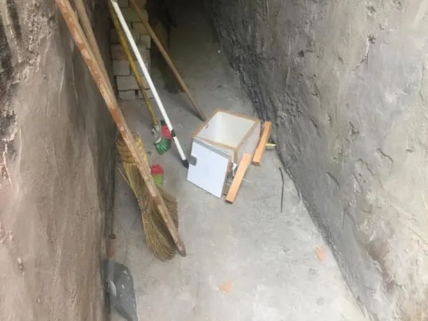 Şafak vakti camiden sadaka kutusunu çalan hırsızlar yakalandı! İşte o anlar-1