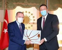 Türkoğlu’ndan Başkan Erdoğan’a kitap takdimi