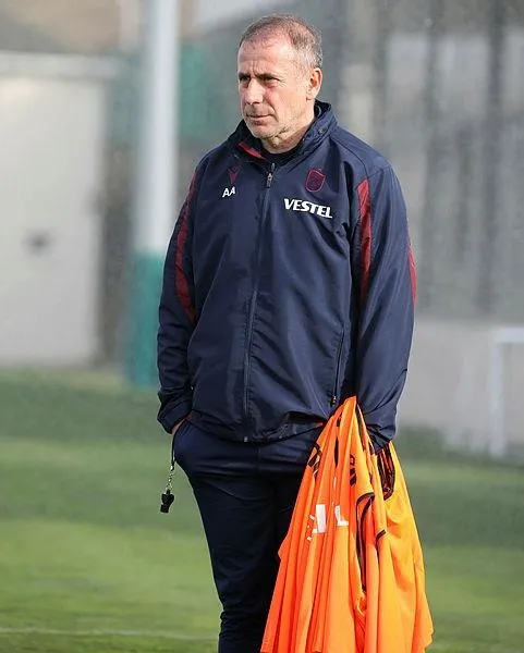 trabzonsporun-hocasi-abdullah-avci-adana-demir-macinin-oyun-planini-belirledi-1650660128430.jpeg