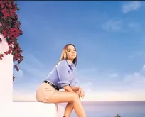 Güzel oyuncu Özge Özacar Cannes yolcusu!