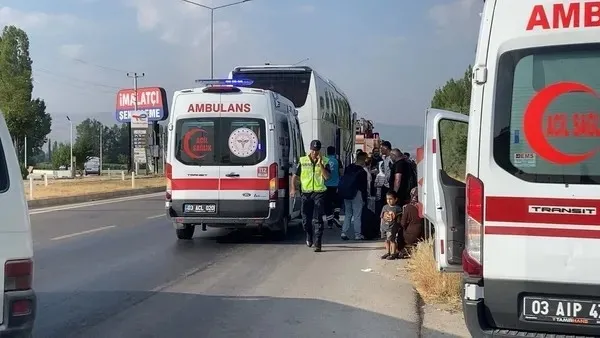 afyonda-otobus-ile-kamyon-carpisti-1-kisi-oldu-15-kisi-yaralandi-1786180484836.jpeg Afyon’da otobüs ile kamyon çarpıştı: 1 kişi öldü 15 kişi yaralandı-3