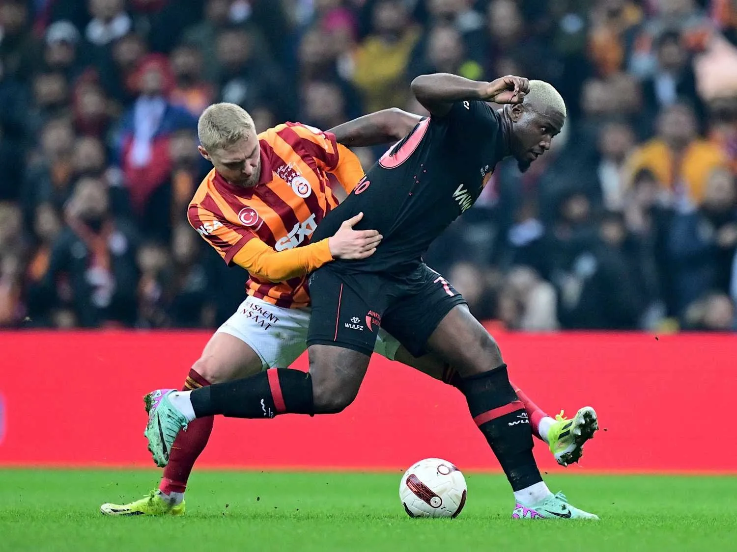 Galatasaray'dan 2 yıldız transferi daha! Bombalar peş peşe patlayacak - 11