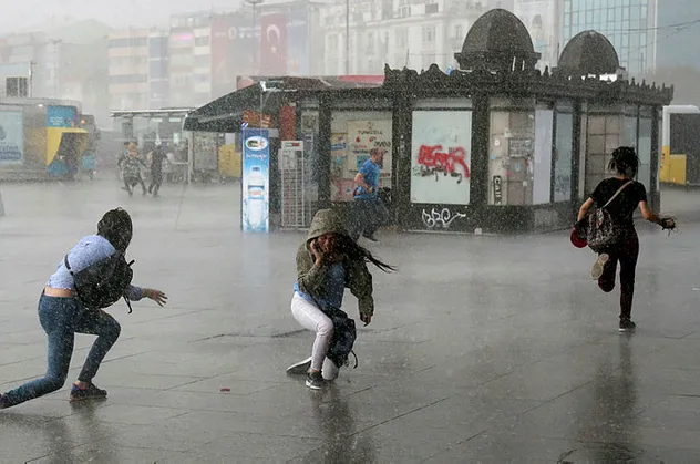 Meteoroloji'den İstanbul ve 12 il için son dakika sağanak yağış uyarısı! 15 Aralık 2019 hava durumu
