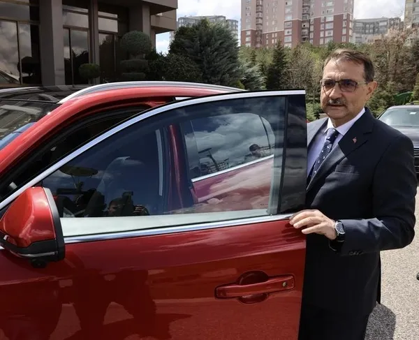 gulistan-teyzenin-yuzleri-gulduren-togg-yolculugu-bakan-donmez-sofor-koltugunda-1681416335420.jpeg Gülistan Teyze’nin yüzleri güldüren Togg yolculuğu: Bakan Dönmez şoför koltuğunda-5