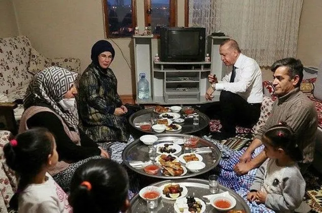 SON DAKİKA: Başkan Erdoğan'ın sürpriz iftar ziyaretini Doğan ailesi anlattı: Sanki ailemizden biri gibiydi