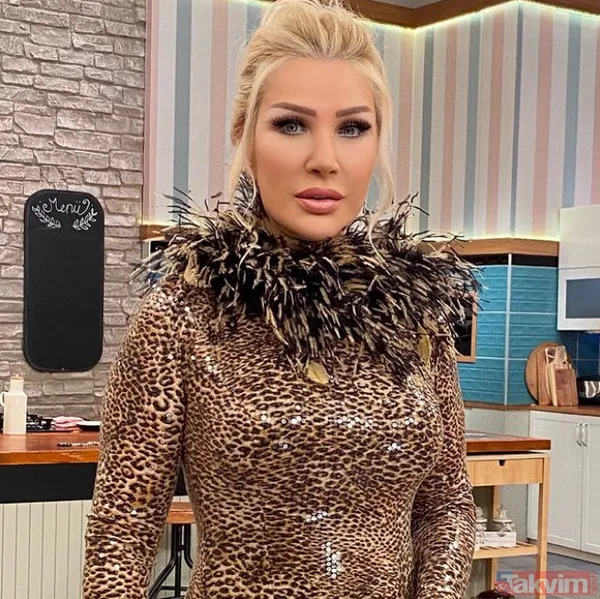 Burcu Özberk derin göğüs dekoltesi ile boy gösterdi! “Tatilin ilk günü” dedi kayalıklarda poz verdi sosyal medya sallandı - 39