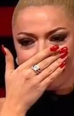 Ünlü şarkıcı Hadise ikinci kez hacizlik oldu