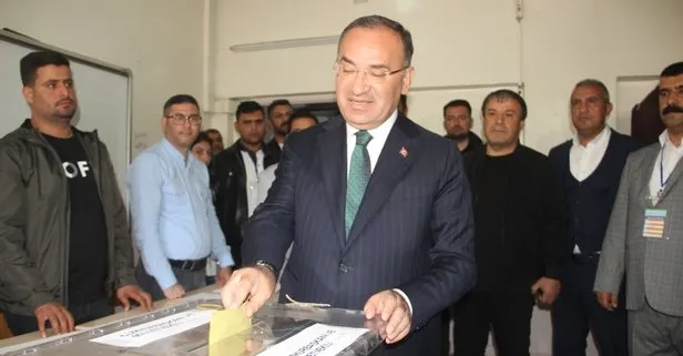 Kabine sandık başında: Bakanlar oylarını kullanıyor